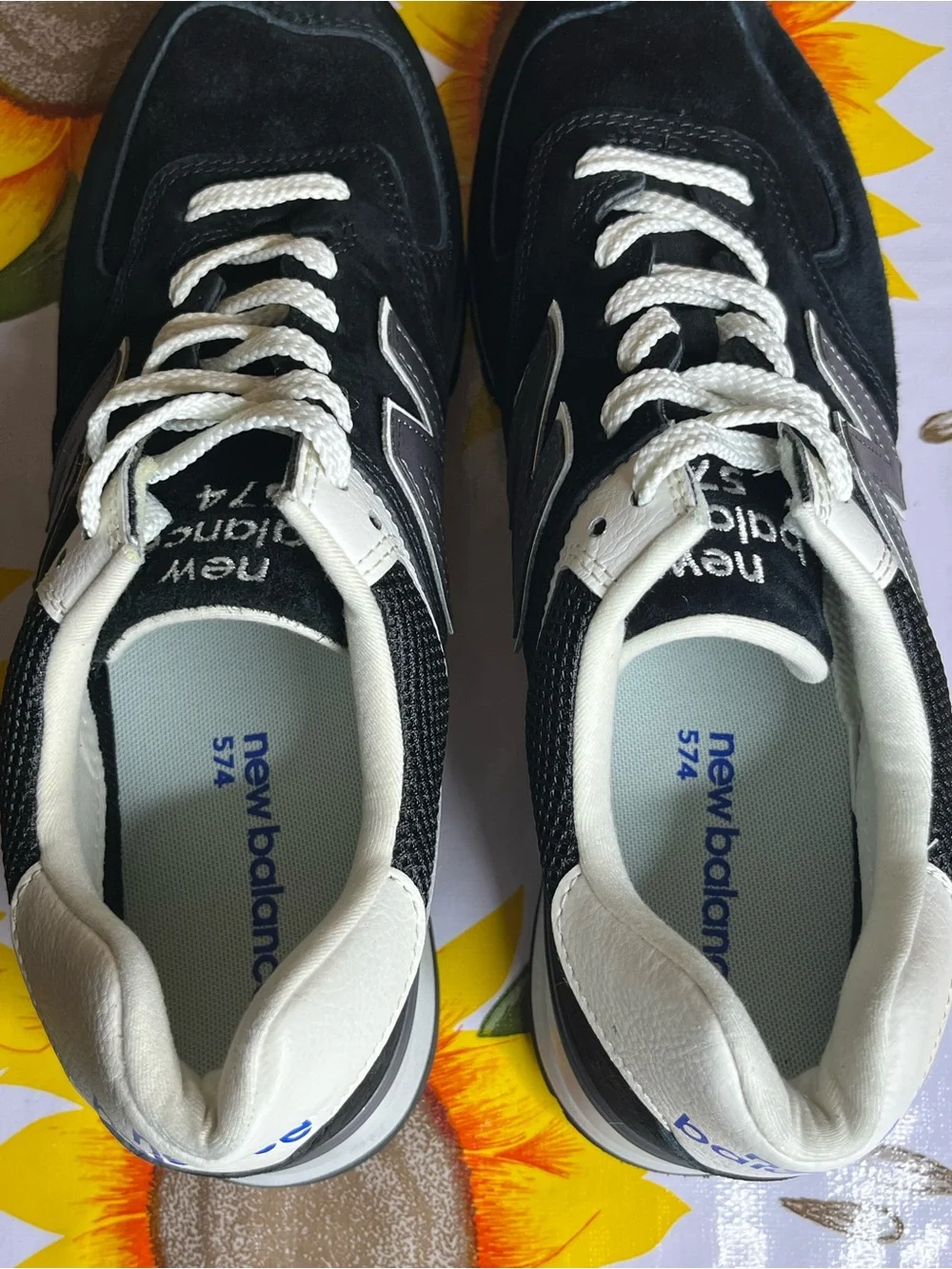 Men’s New Balance 574 Classic Black & White Running Sneakers - US M11